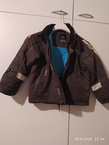Myydään poikien talvitakki