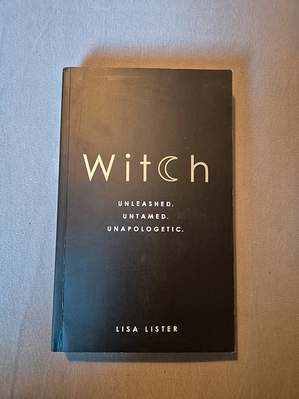 Witch kirja, kirjoittaja Lisa Lister
