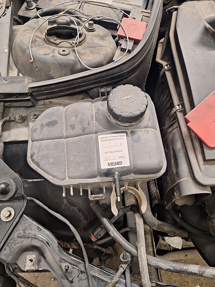 MB W203 200cdi jäähdyttimen paisuntasäiliö