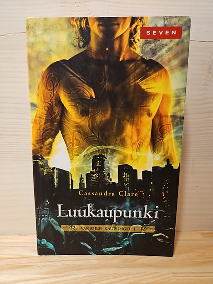 Luukaupunki, Cassandra Clare