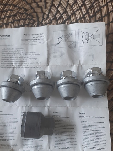 Volvo lukkomutterit