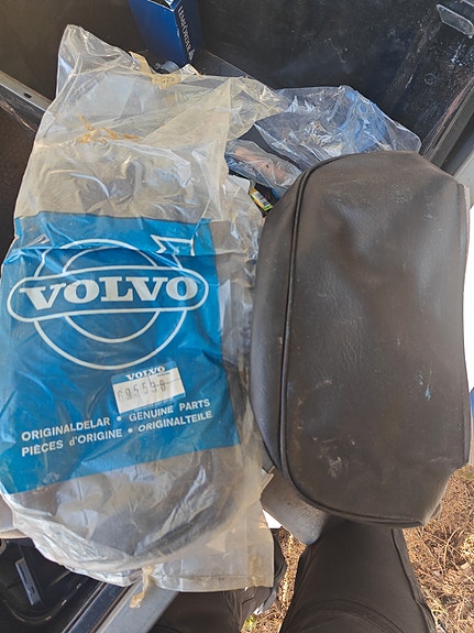 Volvo 140 uudet niskatuen päälliset