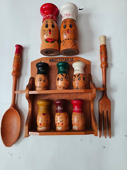 Pikkkokit+ kaksi isoa suola+ pippuri