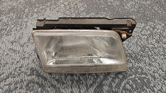 Opel Kadett E etuvalo