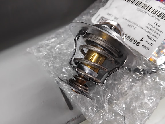 Termostaatti Chevrolet Captiva / Cruze / Orlando / Opel Antara / Nissan Primera
