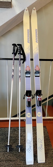 Retro laskettelusukset Rossignol , side Tyrolia 160 , sauvat