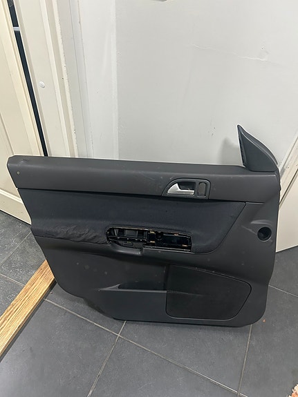 Volvo V50 vasen etuoven verhoilu