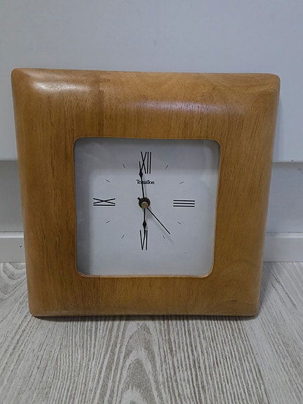 Terraillon puurunkoinen design-kello (90-luku)