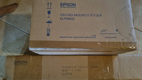 Epson projektorin kattoteline ja jatkovarsi