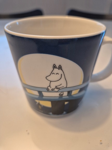 Talviyö muumimuki