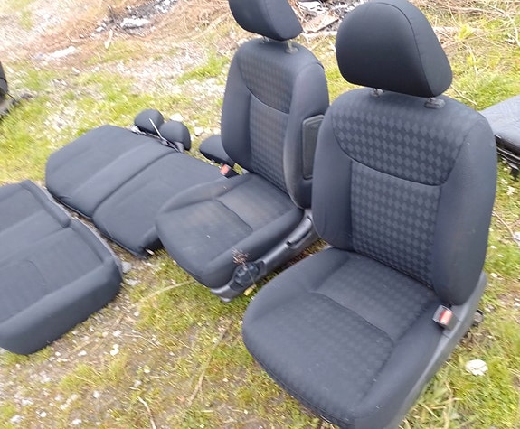 Honda Civic VII EU7 hatchback takapenkki etuistuin ja takaistuimet