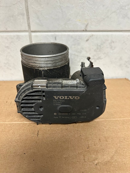 Volvo bensa turbo kaasuläppäkotelo