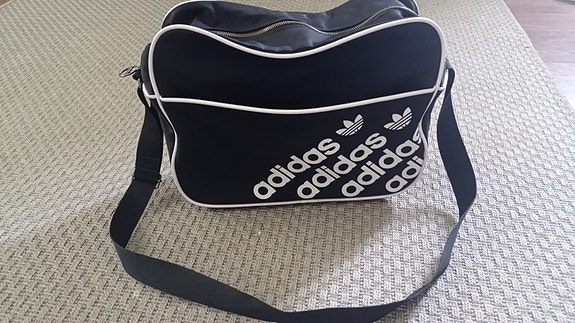 Retro Adidas olkalaukku