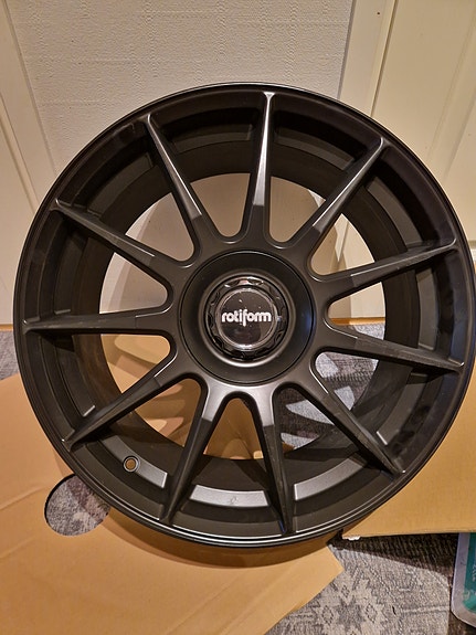 Rotiform vanne musta