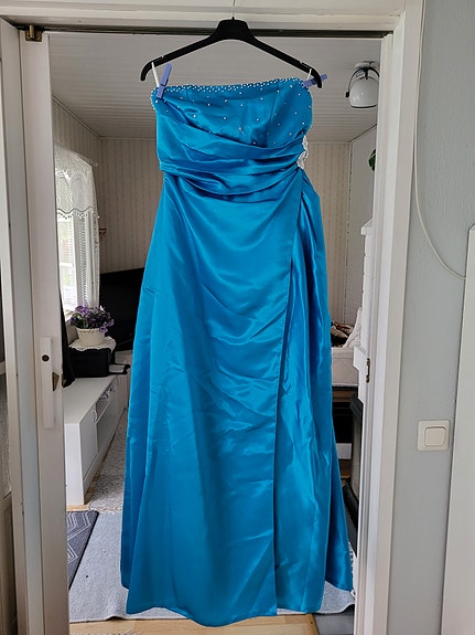 Juhlamekko 38/40