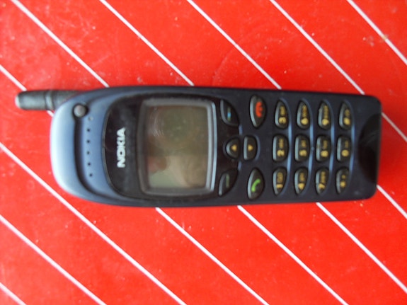Nokia 6150 puhelin runsain lisävarustein