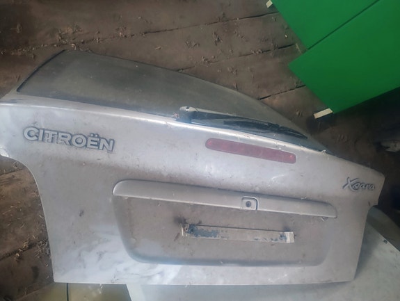 Xsara takaluukku