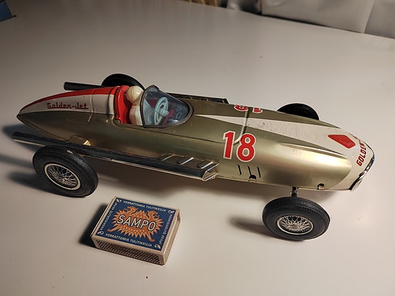 Kilpa-auto Formula Golden Jet