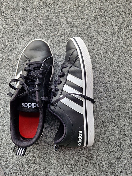 Adidas vapaa-ajan kengät
