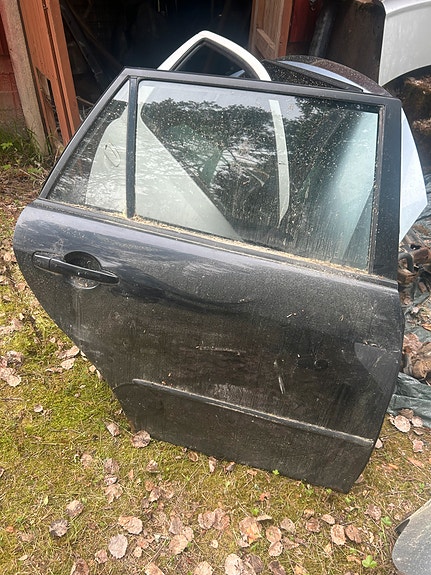 Mazda 6 farmarin oikeanpuolen takaovi