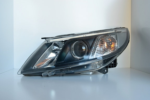 Saab 9-3 08-  ajovalo vasen xenon