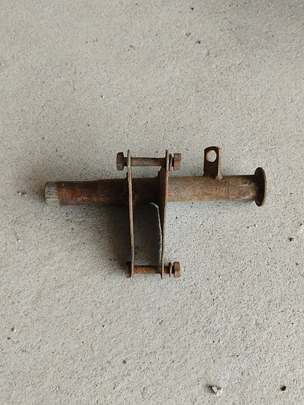 Jawa moottorin kiinnike