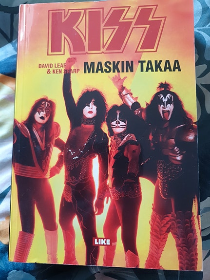 Kirja: Kiss Maskin takaa