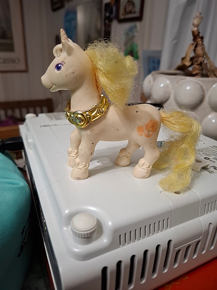 Chap Mei White Pony/ Unicorn Gold Collar