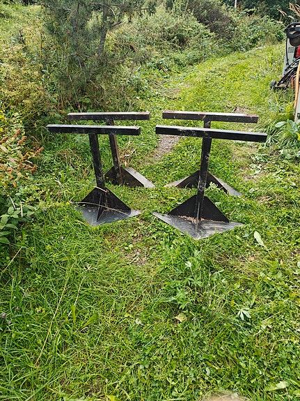 Metalliset telineet/työtason jalat (4kpl)