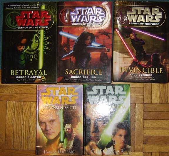 Kovakantisia Star wars kirjoja