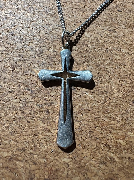 Hopeaketju vähän isommalla ristiriipuksella, 925 (2598)