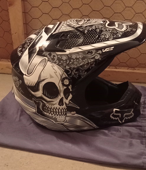 Fox V2 Motocross kypärä