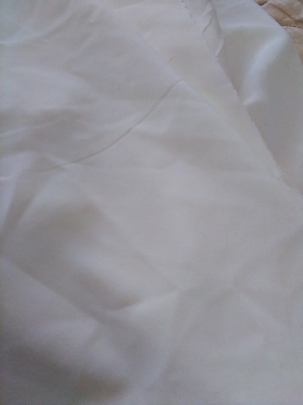 Luonnonvalkoinen polyesteri