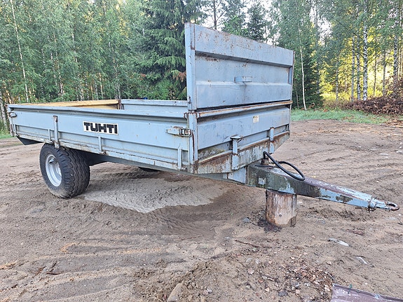 Myydään Tuhti
