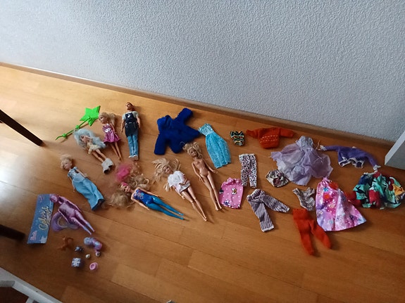Barbie,Ken,vaatteet ym