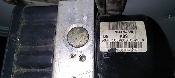 Nissan primera abs yksikkö
