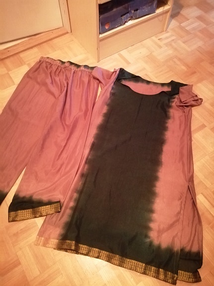 Intialainen asuste