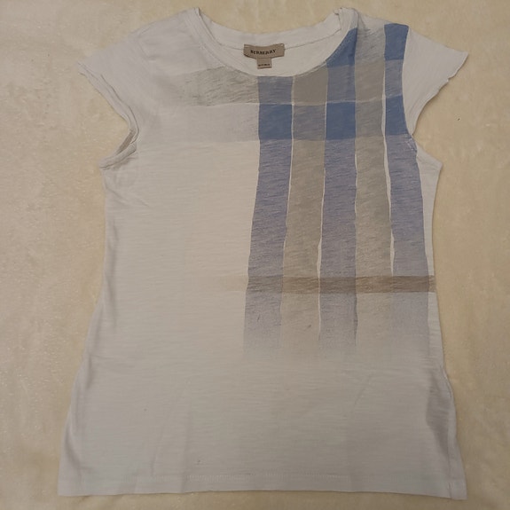 Burberry T-paita 10Y/138cm.