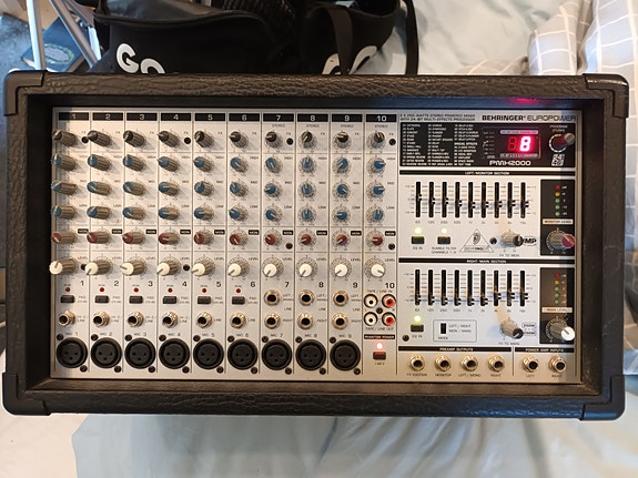 Behringer vahvistin