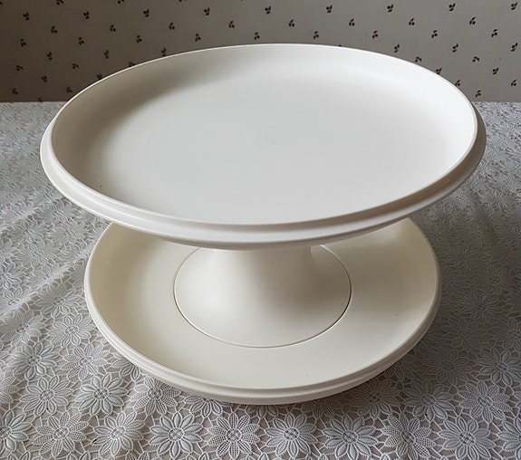 Tupperware tarjoiluastia
