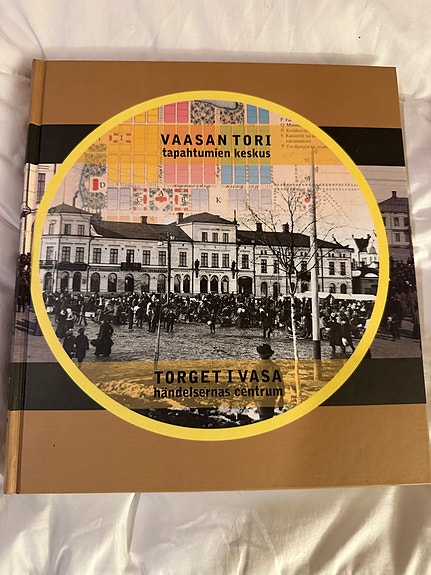 Vaasan tori – tapahtumien keskus / Torget i Vasa – kaksikielinen historiakirja