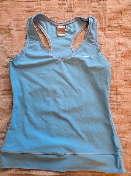 Nike urheilutoppi