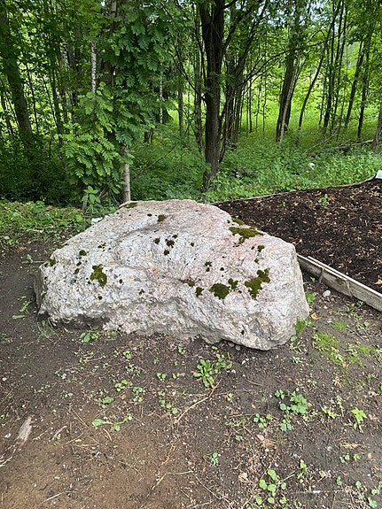 Suuria kiviä Hakunilassa