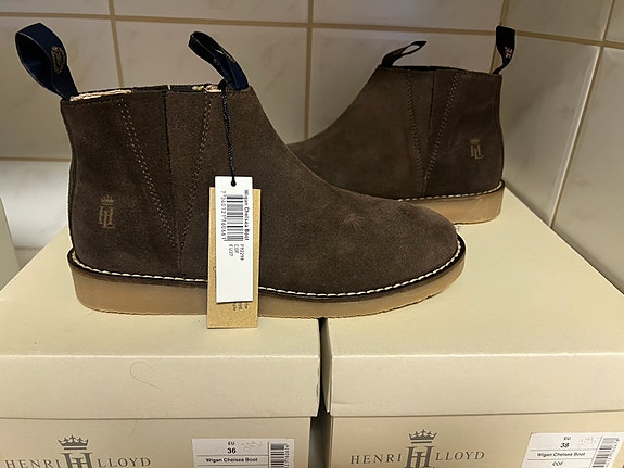 Uudet Henri Lloyd nilkkurit koko 36