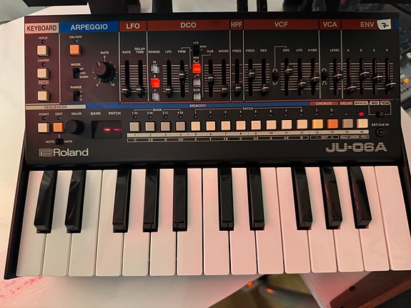 Roland ju-06a