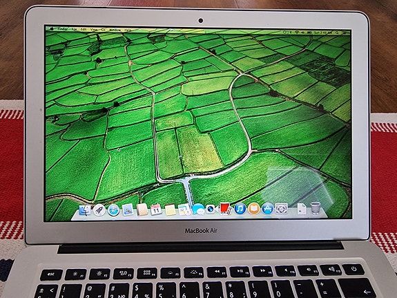 MacBook Air 13" 2014 siisti. Akku kesta n 2 tuntia