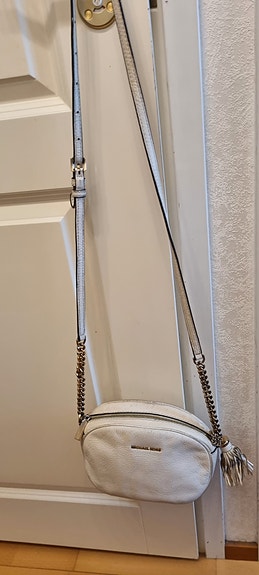 Michael Kors olkalaukku