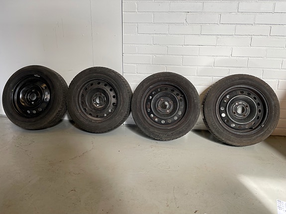 Nissan 15" Peltivanteet + 185/65R15 Kesärenkaat (138)