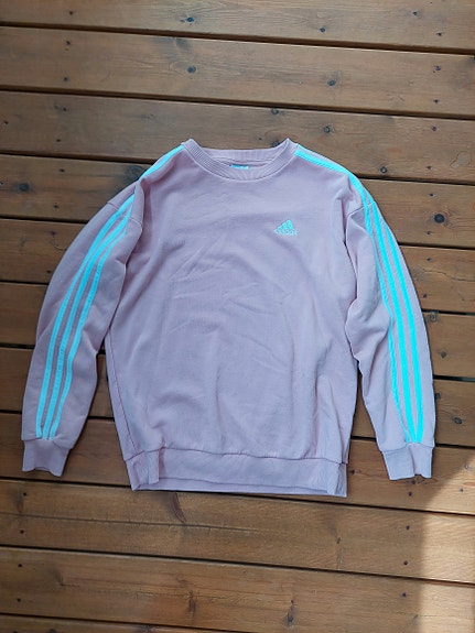 Paita Adidas, koko XS.