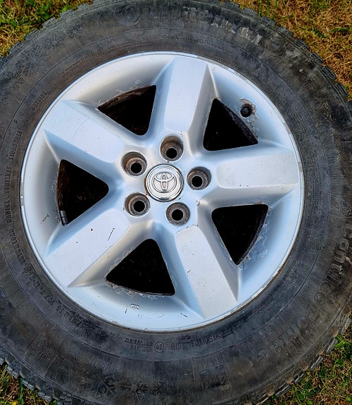 Toyota Rav alut yhden kesän renkailla